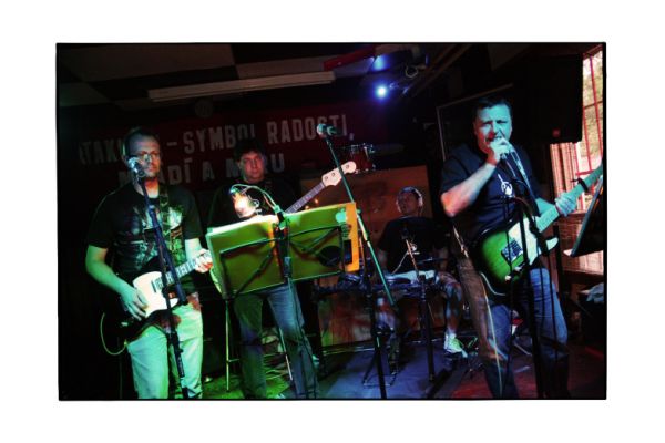 garage-band-035B09524A-5808-E1DF-276C-BB18AA9B3240.jpg