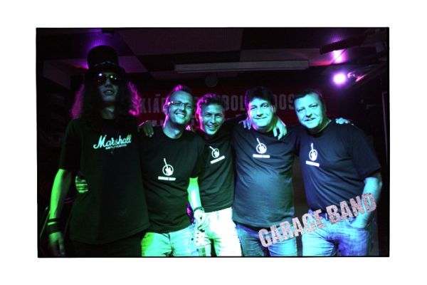 garage-band-3445EE70EC-6B7D-2B1D-F529-C4BCF043B049.jpg