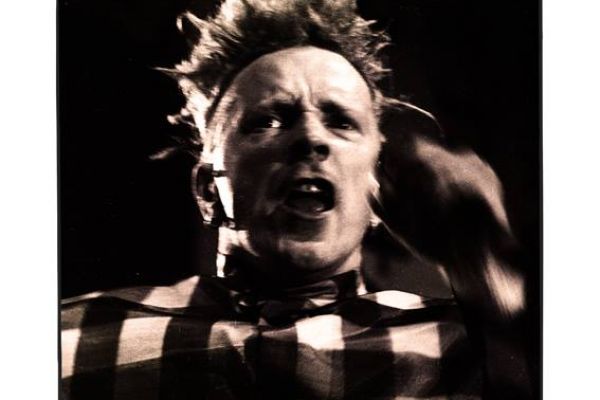 sex-pistols63B6C1E6-6CCF-EAD9-E455-D20513B66253.jpg
